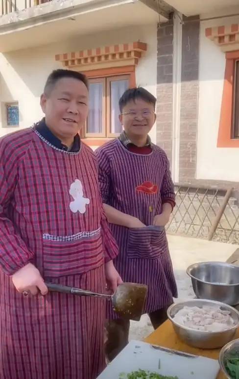 汶川地震小英雄林浩结婚了！藏族老婆肤白貌美，他兼职团委副书记