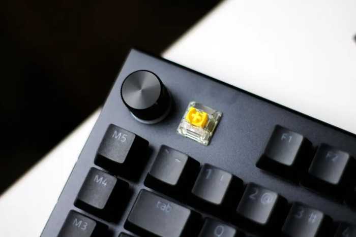 不止玩灯，功能全部拉满 - 雷蛇黑寡妇蜘蛛V4专业版机械键盘评测